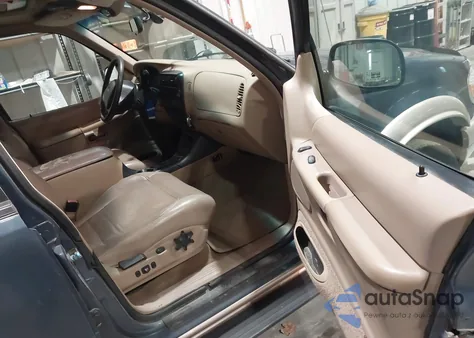 1999 Ford Explorer Eddie Bauer/Limited/Xlt from USA, damaged, VIN 1FMDU35P2XZA31457